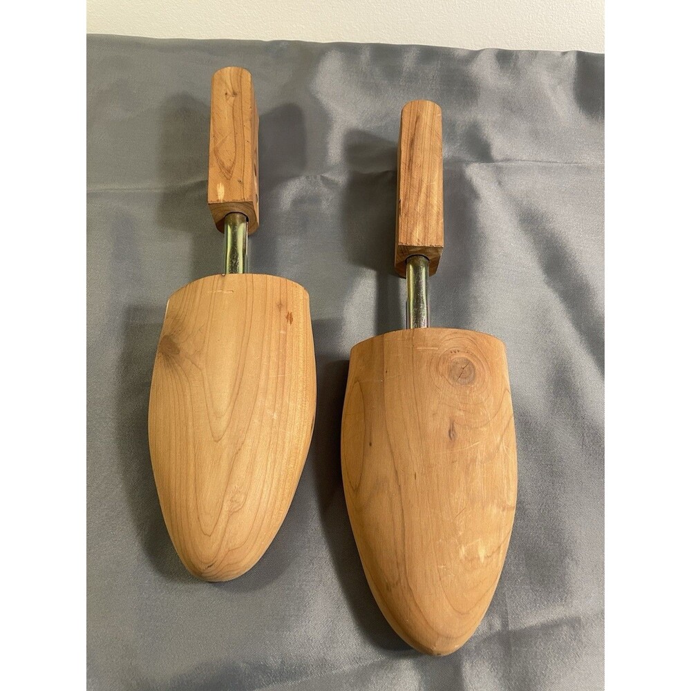 Wooden Shoe Tree Shapers With Spring Adjustable. Helps Reduce Moisture